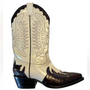 Cowboy boots, cream and dark brown.